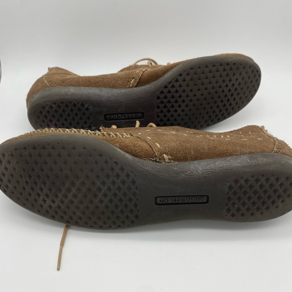 Minnetonka Moccasins Stitched Suede Lace-up Chukka Shoes - Picture 5 of 10